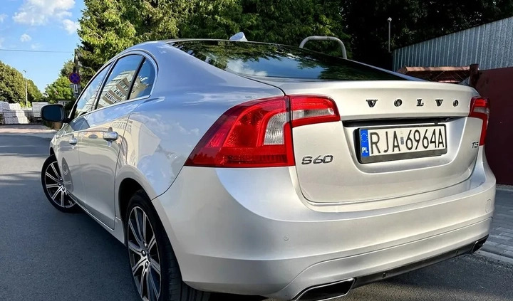 Volvo S60 cena 60500 przebieg: 152000, rok produkcji 2017 z Bydgoszcz małe 352